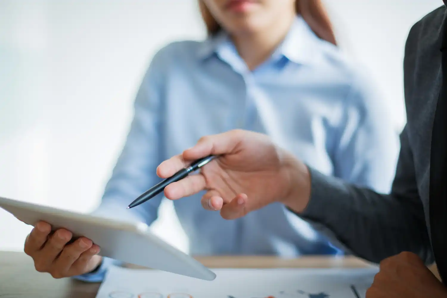 Resolvemos consultas tanto para empresas como empleados.